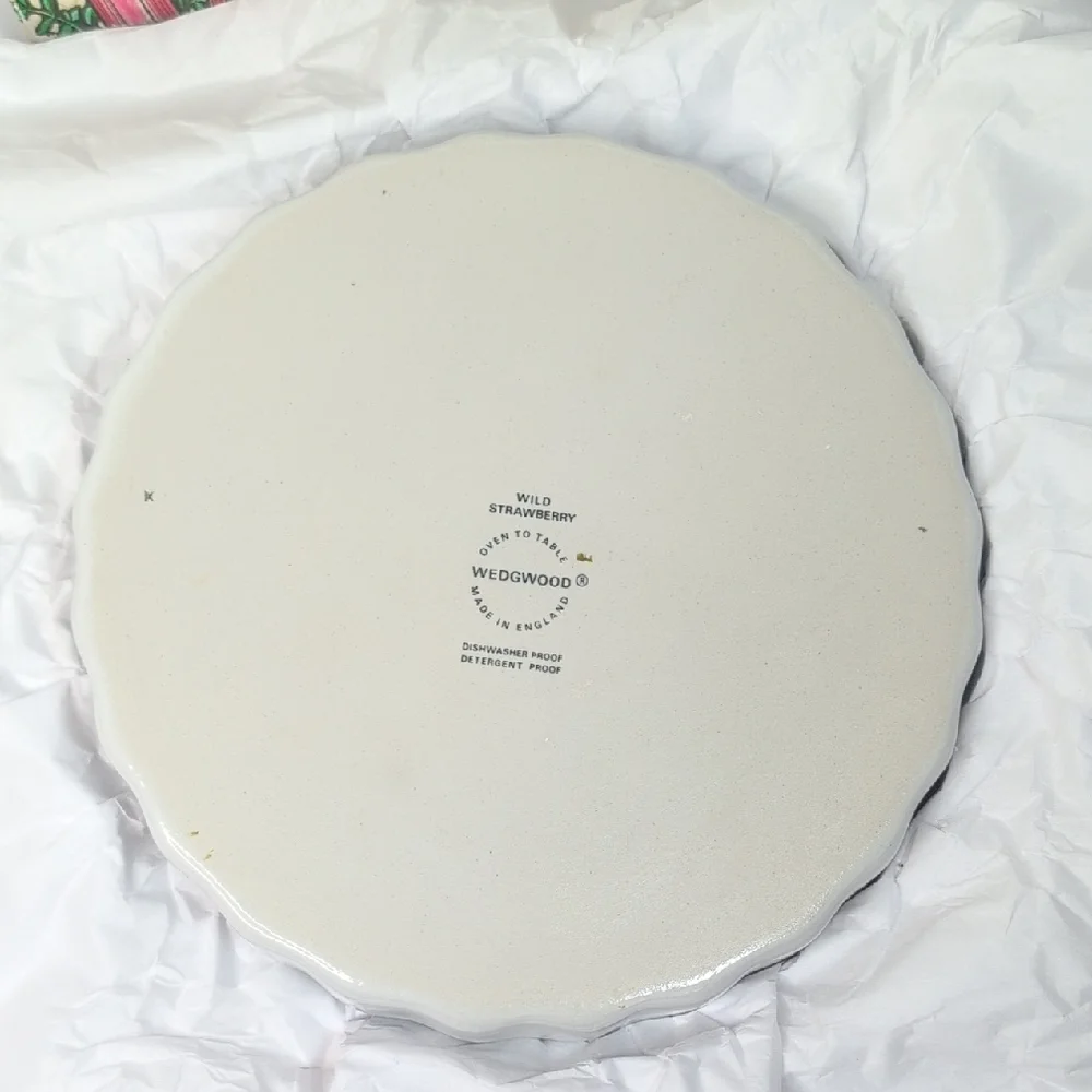 Wedgwood Cookware Vintage Wild Strawberry Flan Dish 8.6